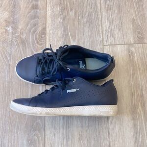 Ladies sz 9/12 Puma Leather Tennis Shoes Navy Blue
